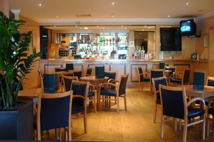 Holiday Inn Leeds-Wakefield M1 Jct40 By Ihg Restaurant photo